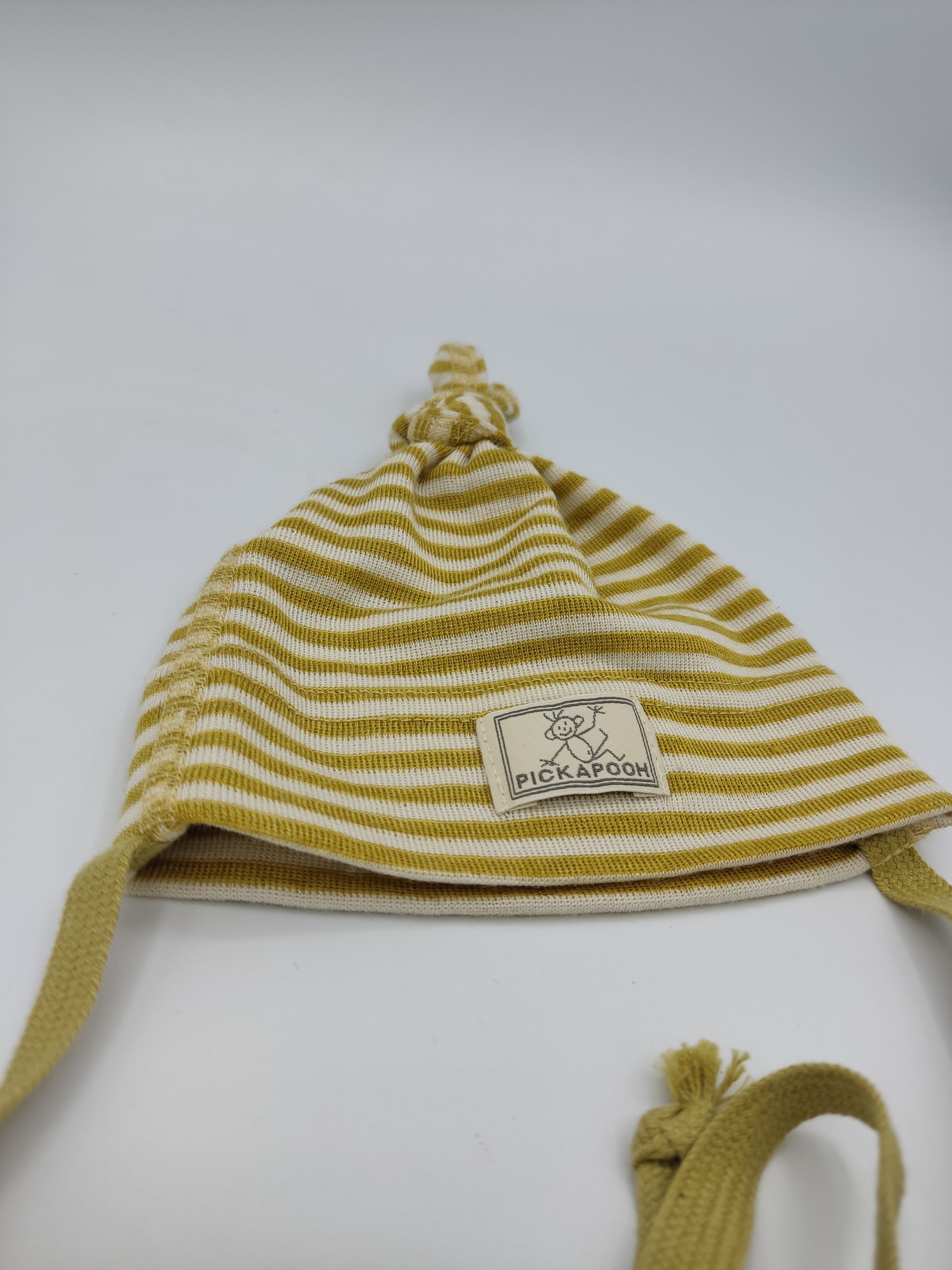 Cappellino nodino in lana e seta per neonato // riga Senape