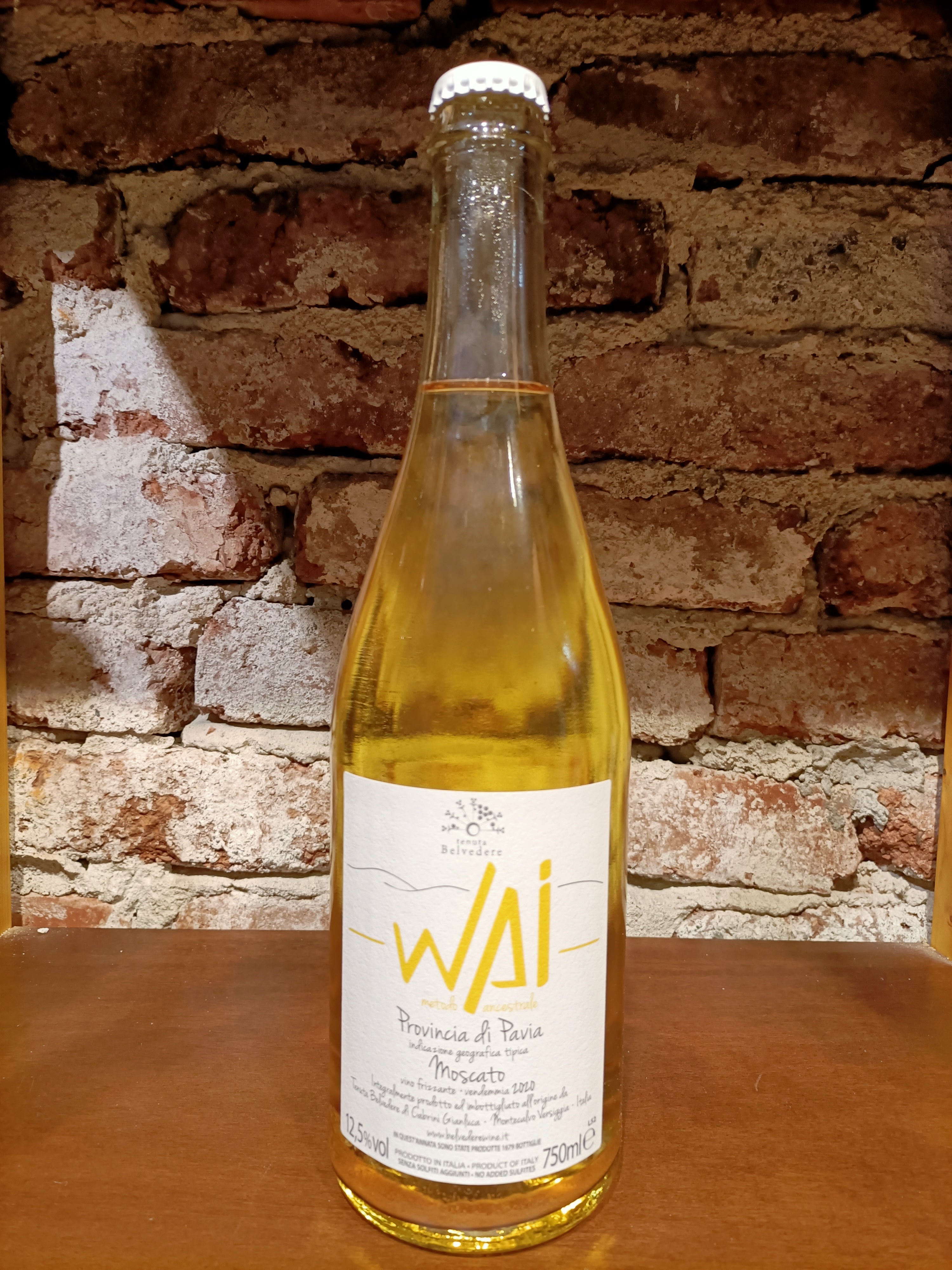 Vino bianco Wai Moscato secco (metodo ancestrale) di Tenuta Belvedere – 0,75 cl